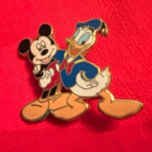Disney Mickey Mouse & Donald Duck collectors Pin